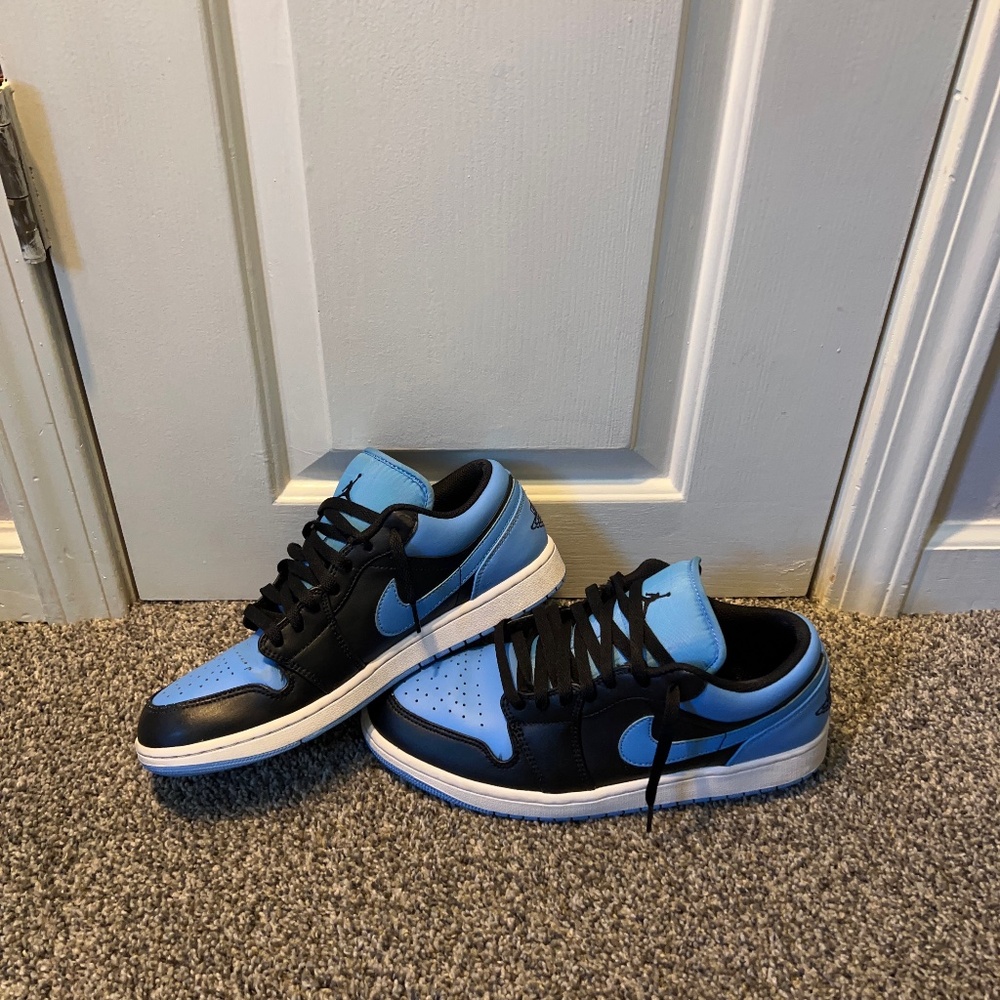 Jordan 1 Low Black University Blue.